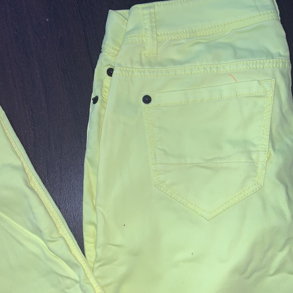 Neon yellow skinny pants - Picture 2 of 4